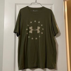 Under Armor Large T Shirt